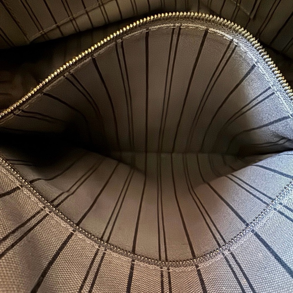 Louis Vuitton Black Bagatelle Hobo Bag - Picture 10 of 14